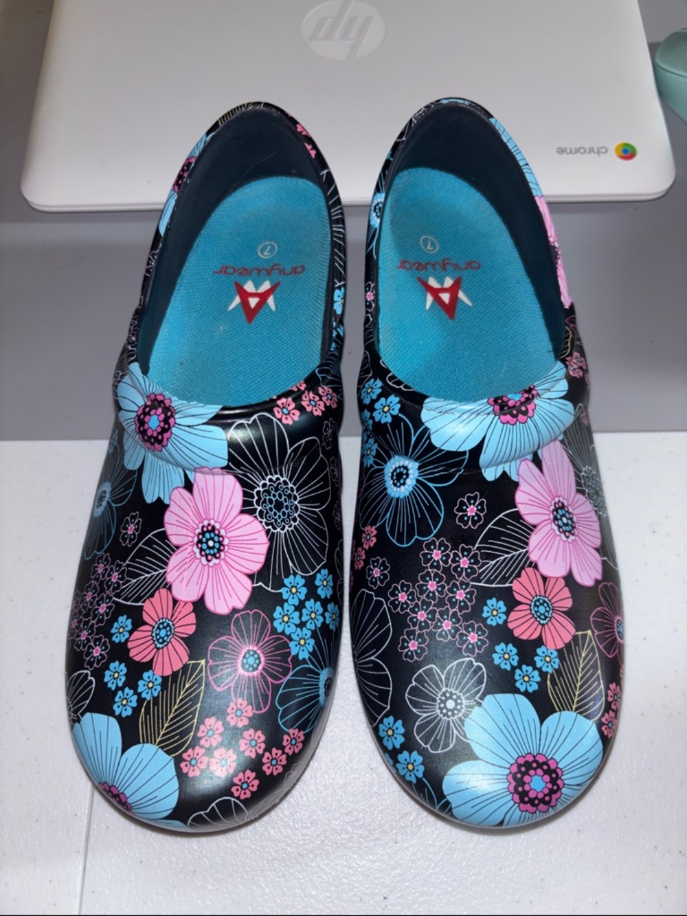 Anatomic & Co. Women's Floral Slip-On Clogs - Black with Pink & Blue Flowers